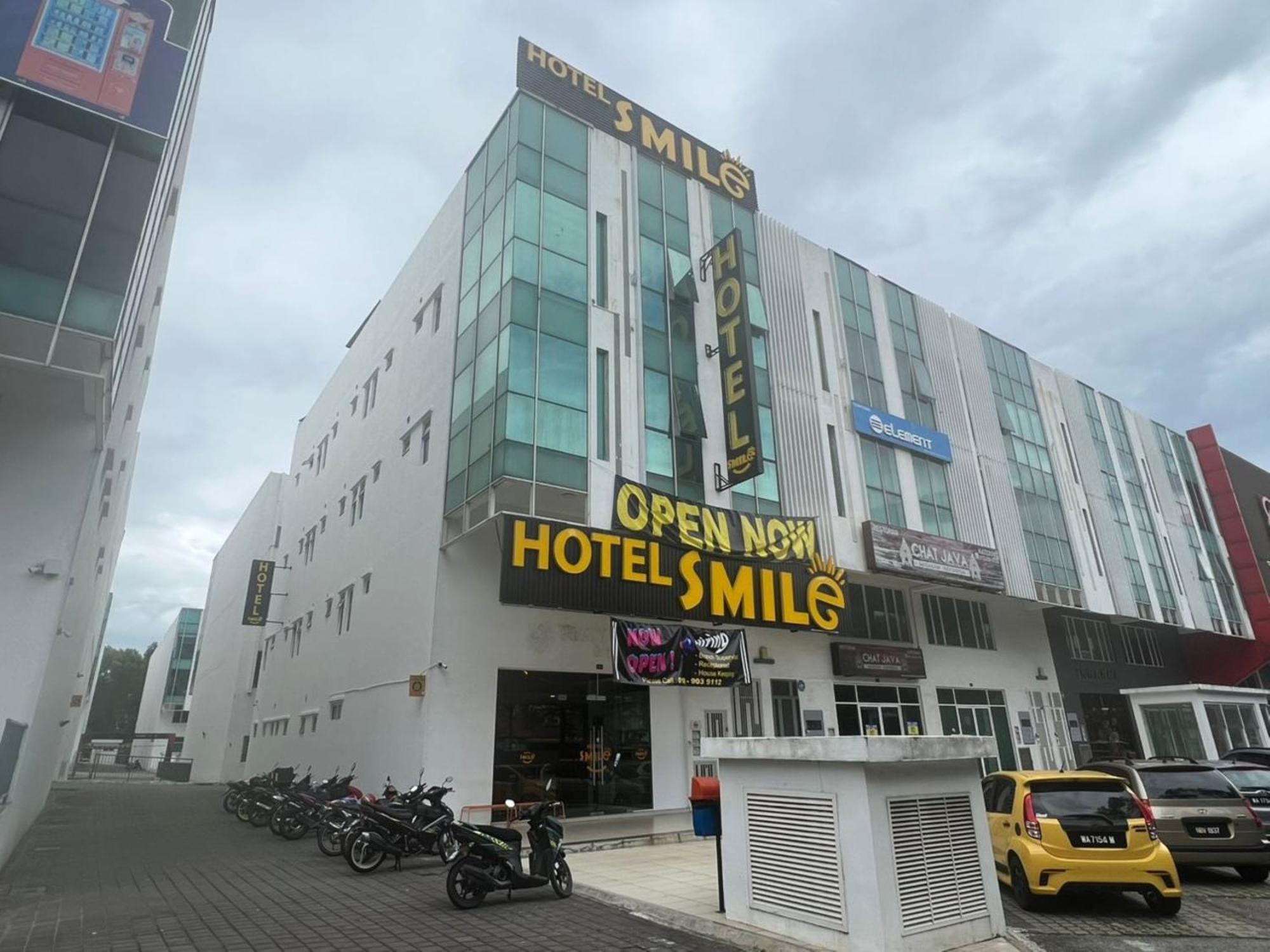 Smile Hotel Subang Airport Shah Alam Exterior foto